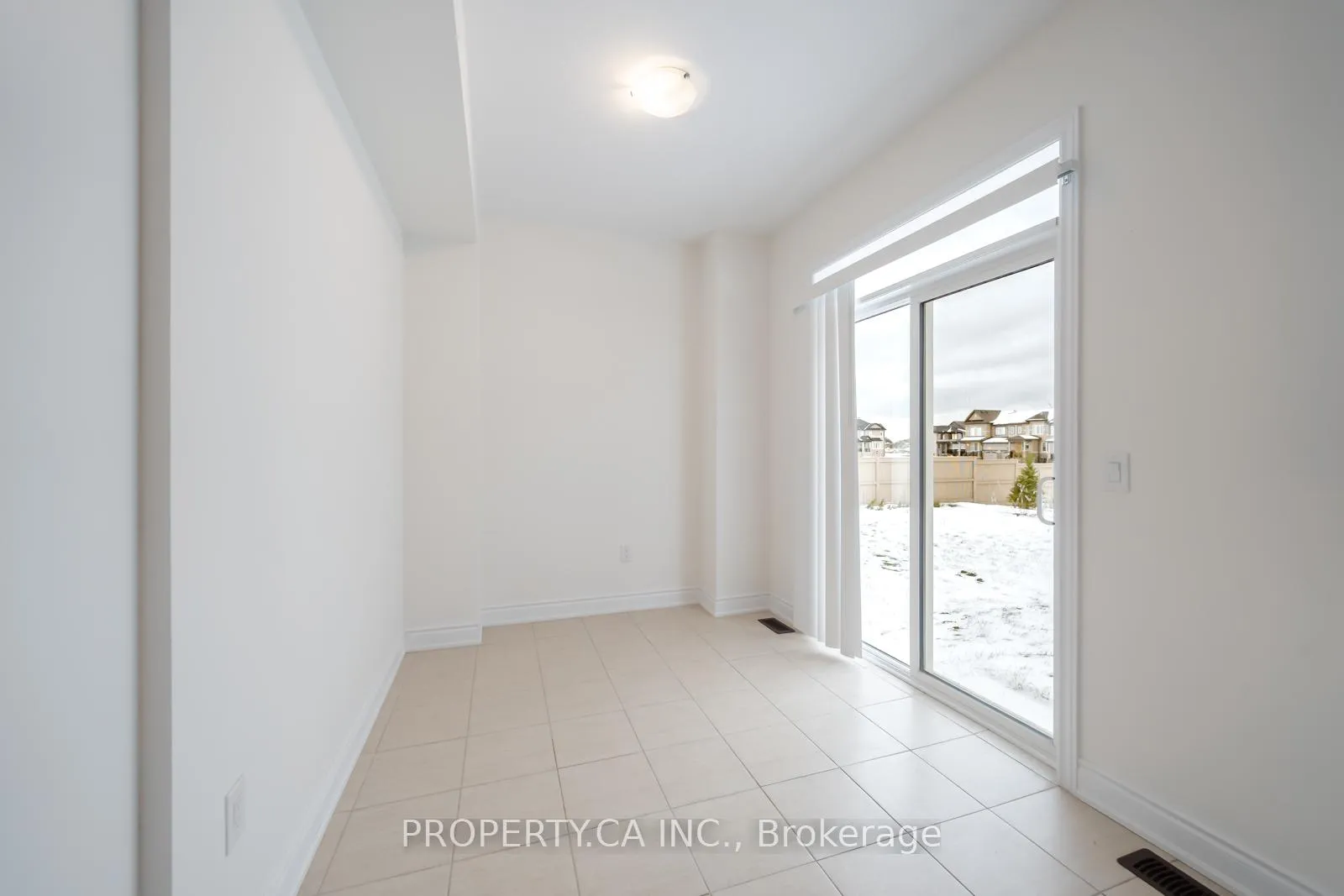 Photo 11 of 63 Central Square Boulevard, Wasaga Beach — HOMEH