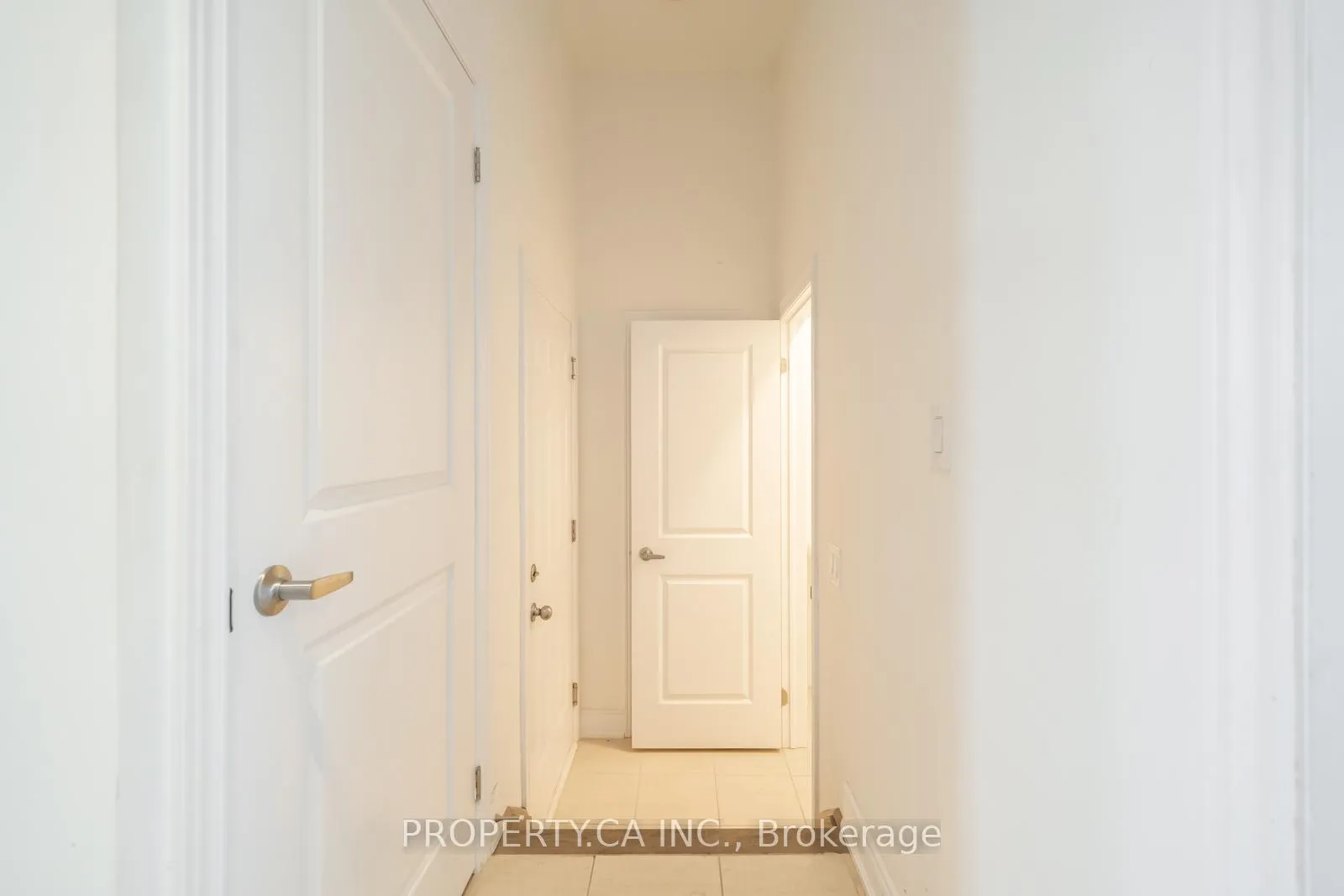 Photo 12 of 63 Central Square Boulevard, Wasaga Beach — HOMEH