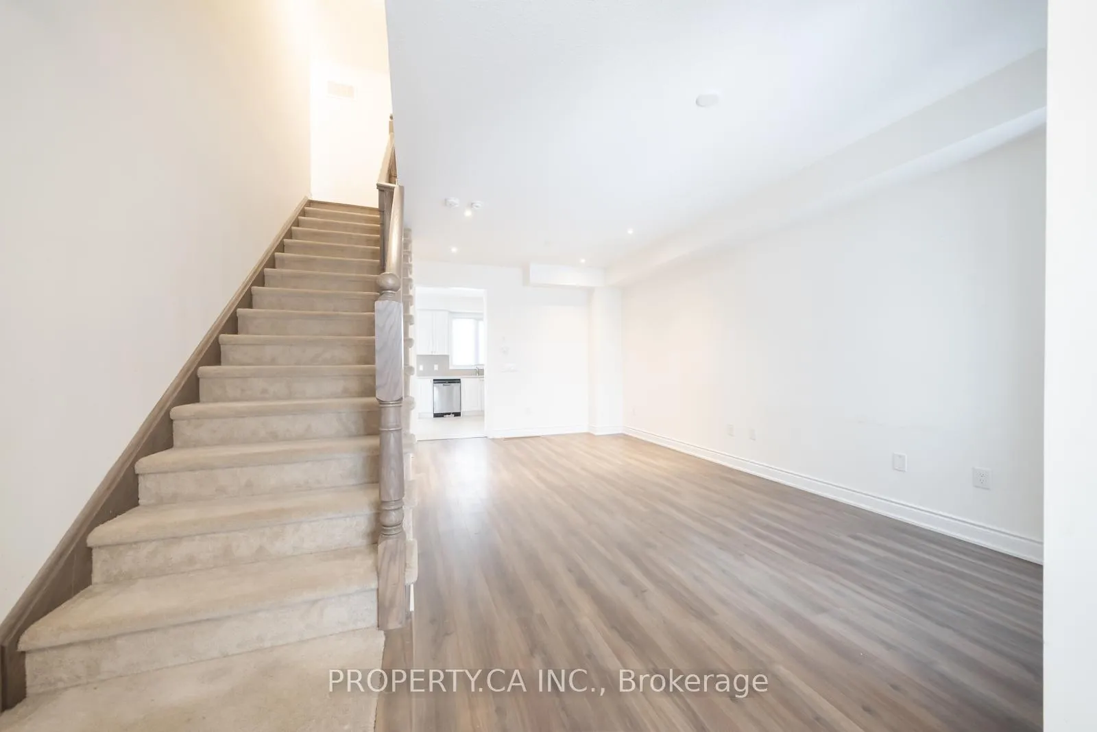 Photo 15 of 63 Central Square Boulevard, Wasaga Beach — HOMEH