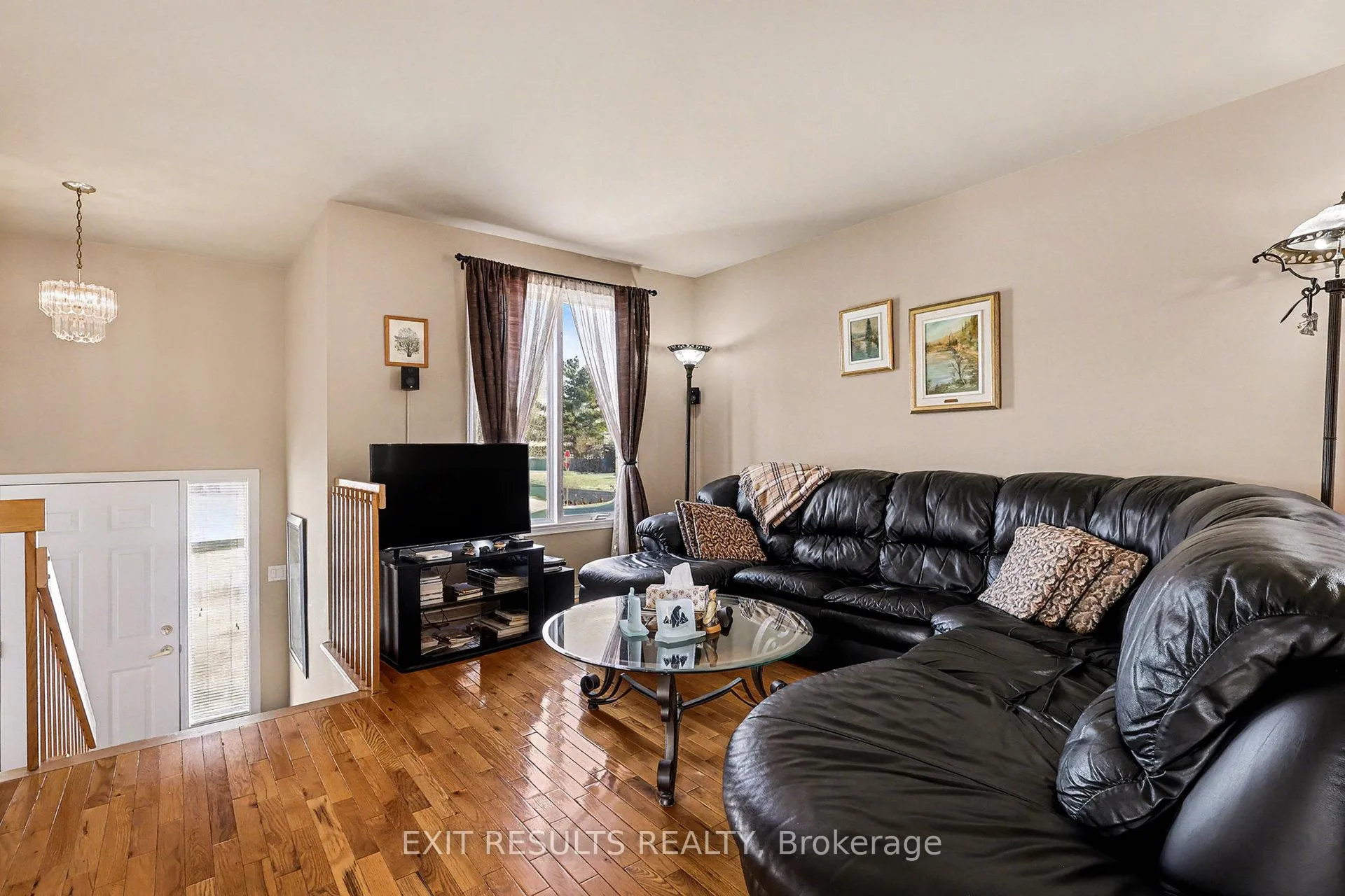 Photo 5 of 245 Ivan Crescent, Cornwall — HOMEH
