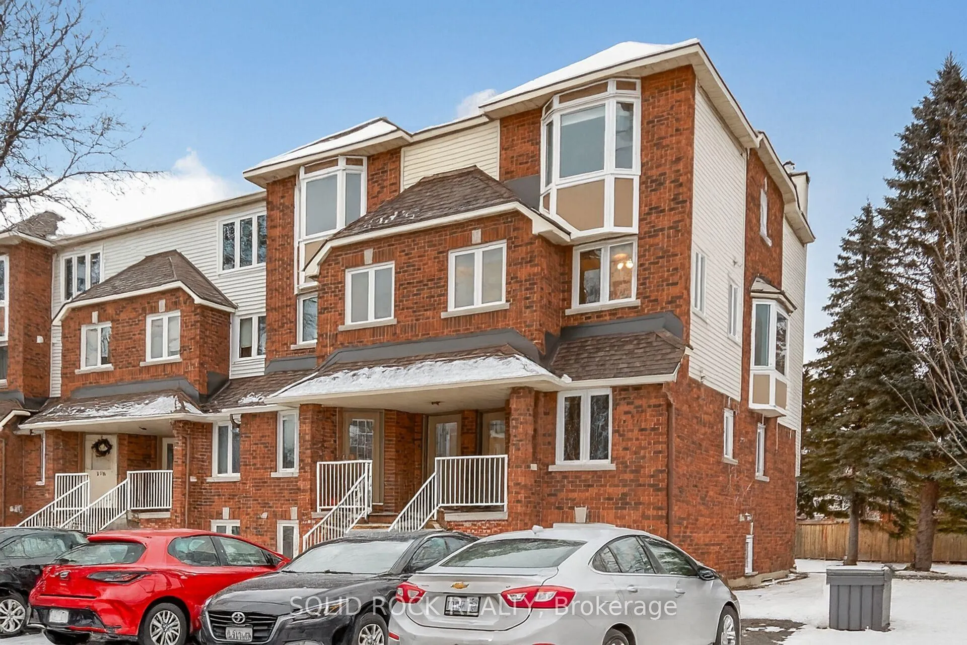 Photo 3 of Unit 35, 360 Briston Private, Ottawa, Hunt Club Park — HOMEH