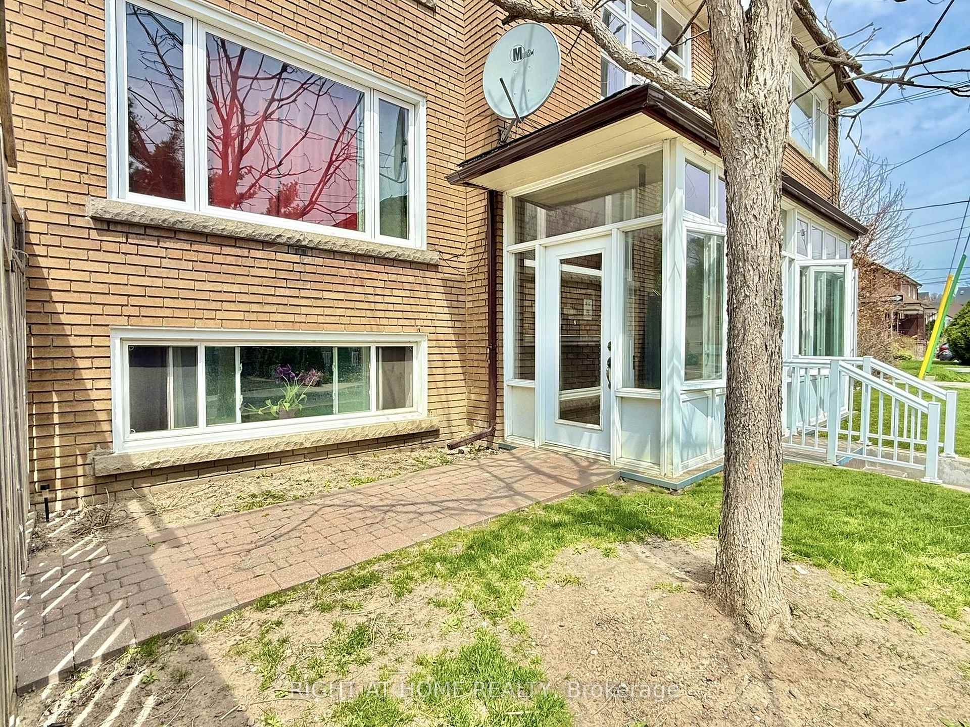 Photo 2 of Unit B, 20 Belvidere Avenue, Toronto, Humewood-Cedarvale — HOMEH