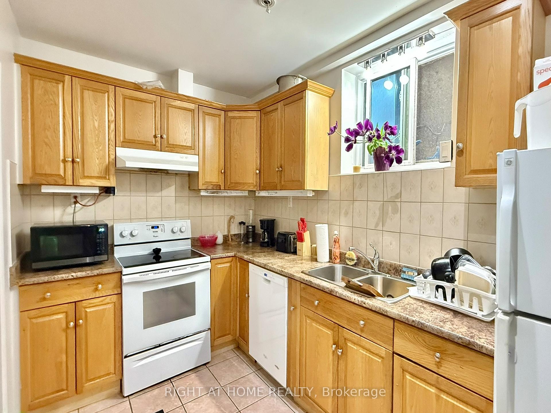 Photo 8 of Unit B, 20 Belvidere Avenue, Toronto, Humewood-Cedarvale — HOMEH