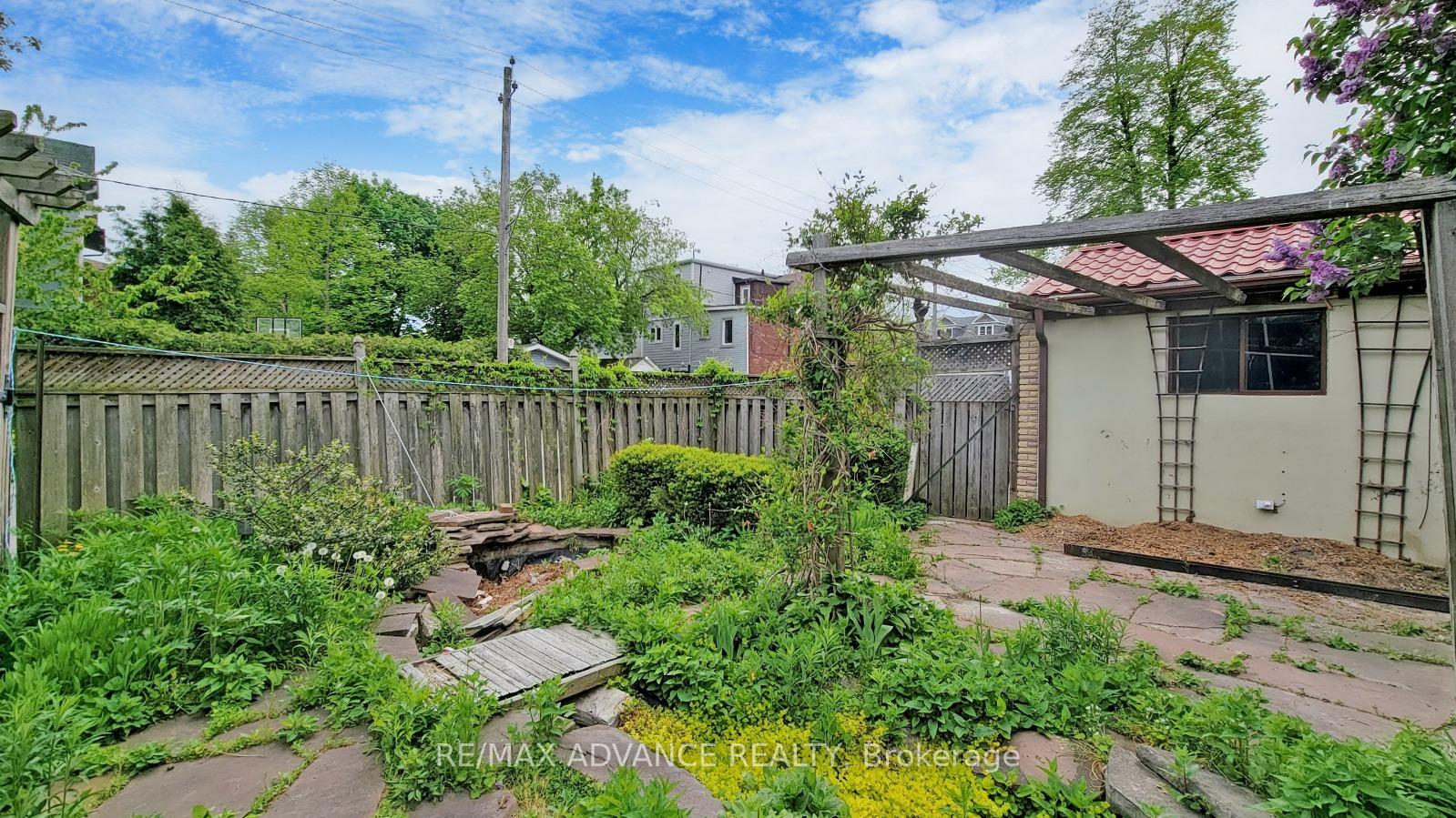 Photo 40 of 108 Eaton Avenue, Toronto, Danforth — HOMEH