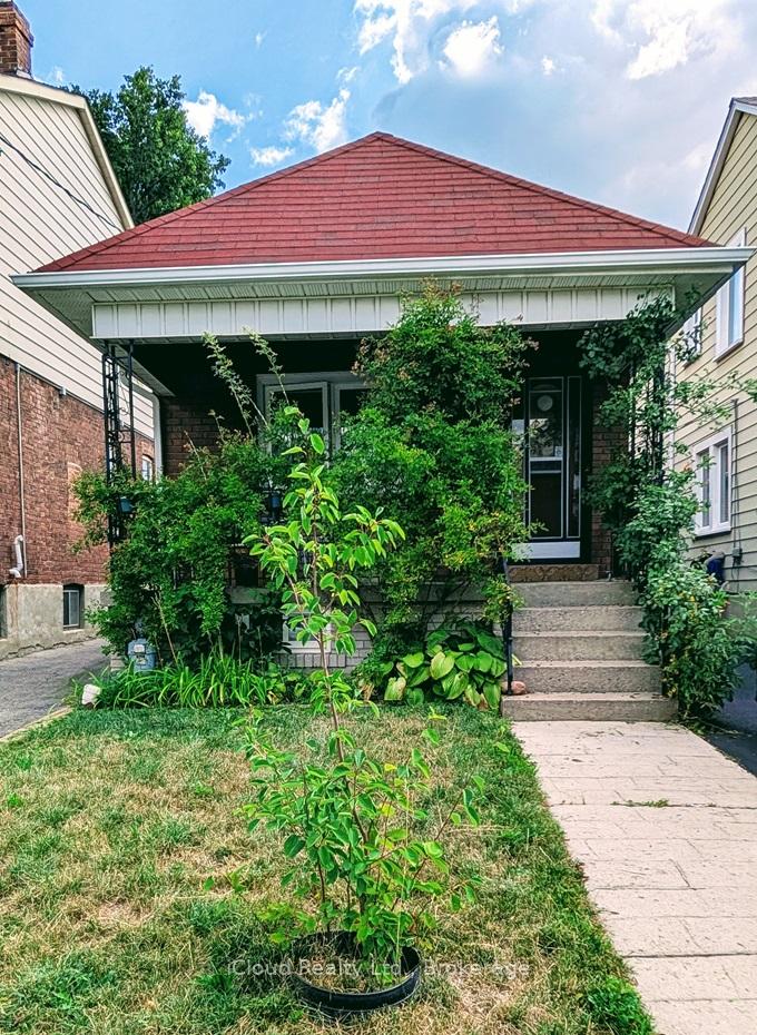 Photo 2 of 25 Rockvale Avenue W, Toronto, Oakwood Village — HOMEH