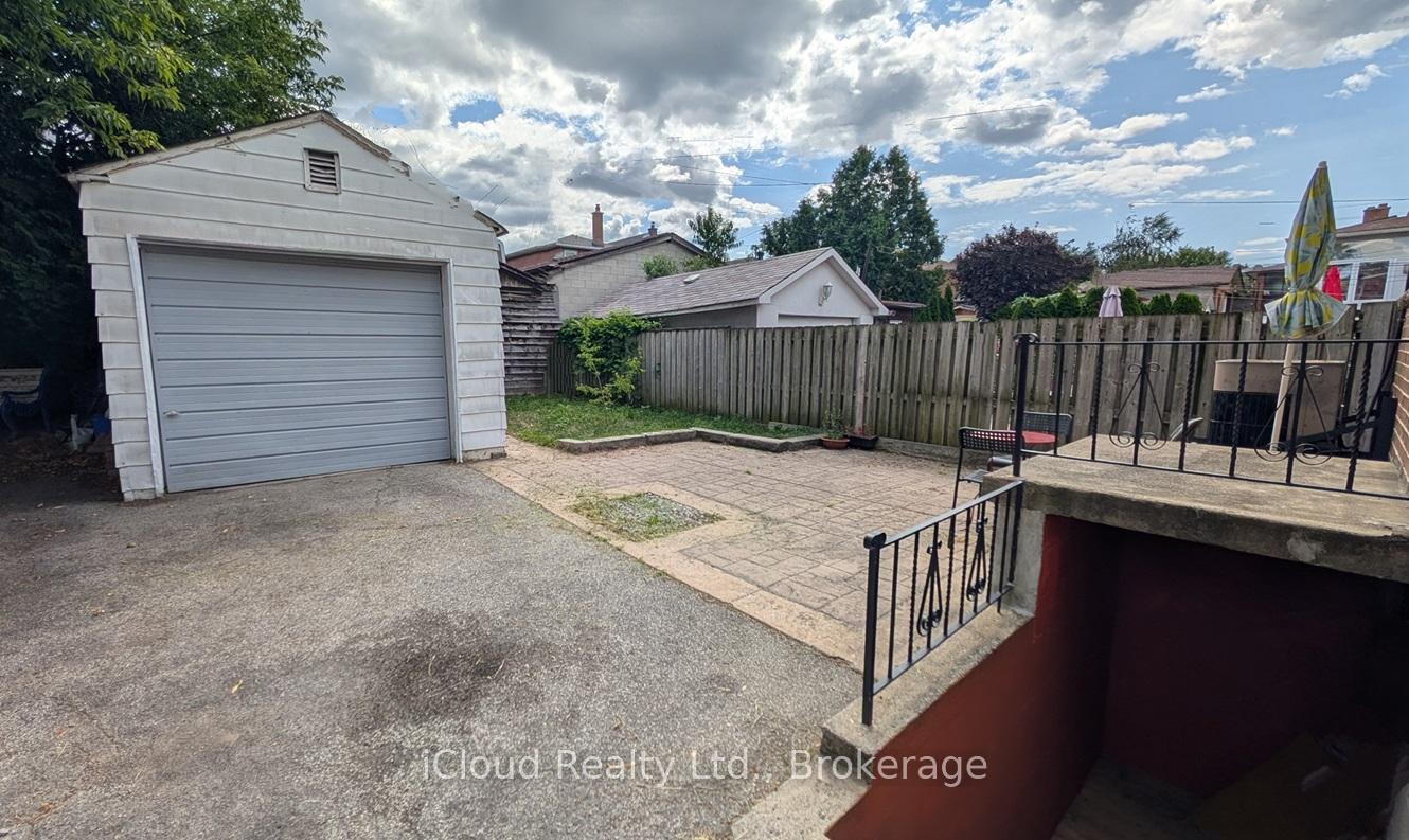 Photo 11 of 25 Rockvale Avenue W, Toronto, Oakwood Village — HOMEH