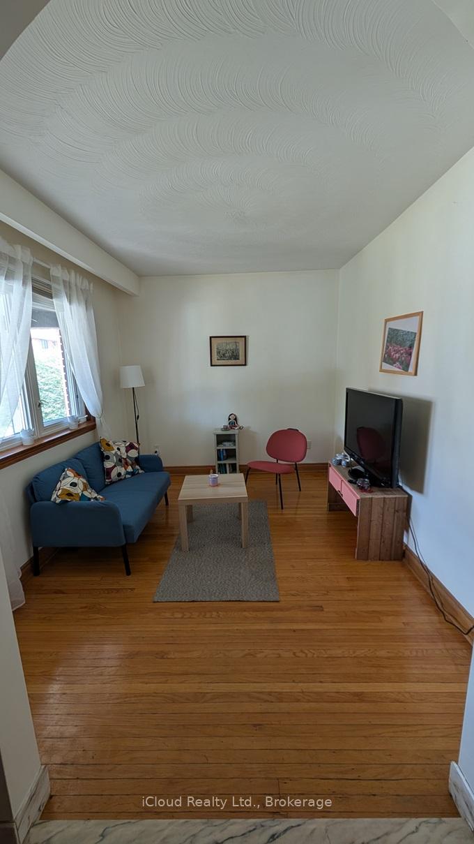 Photo 15 of 25 Rockvale Avenue W, Toronto, Oakwood Village — HOMEH