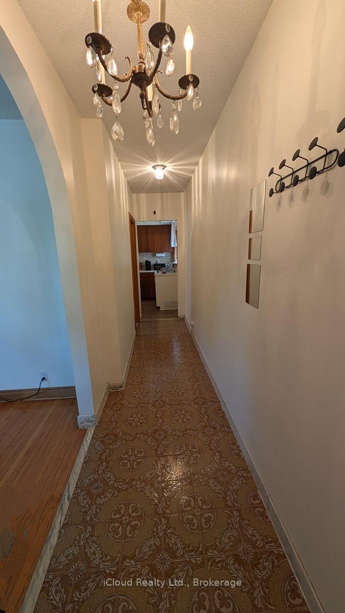 Photo 16 of 25 Rockvale Avenue W, Toronto, Oakwood Village — HOMEH