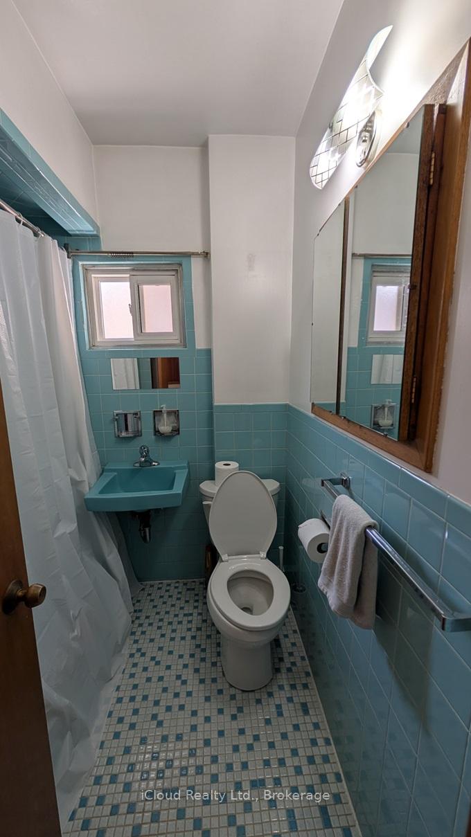 Photo 18 of 25 Rockvale Avenue W, Toronto, Oakwood Village — HOMEH