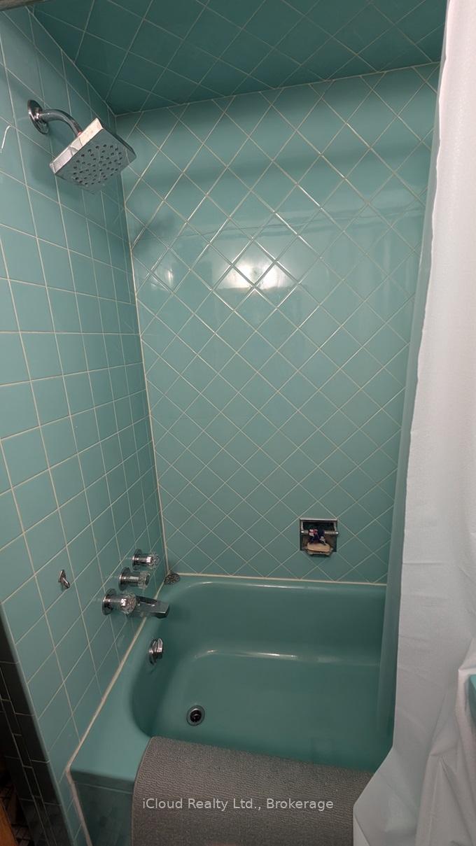 Photo 19 of 25 Rockvale Avenue W, Toronto, Oakwood Village — HOMEH