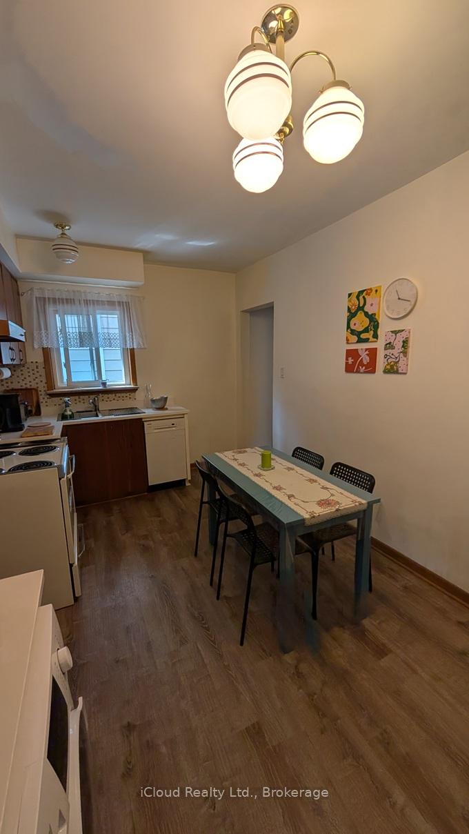 Photo 20 of 25 Rockvale Avenue W, Toronto, Oakwood Village — HOMEH