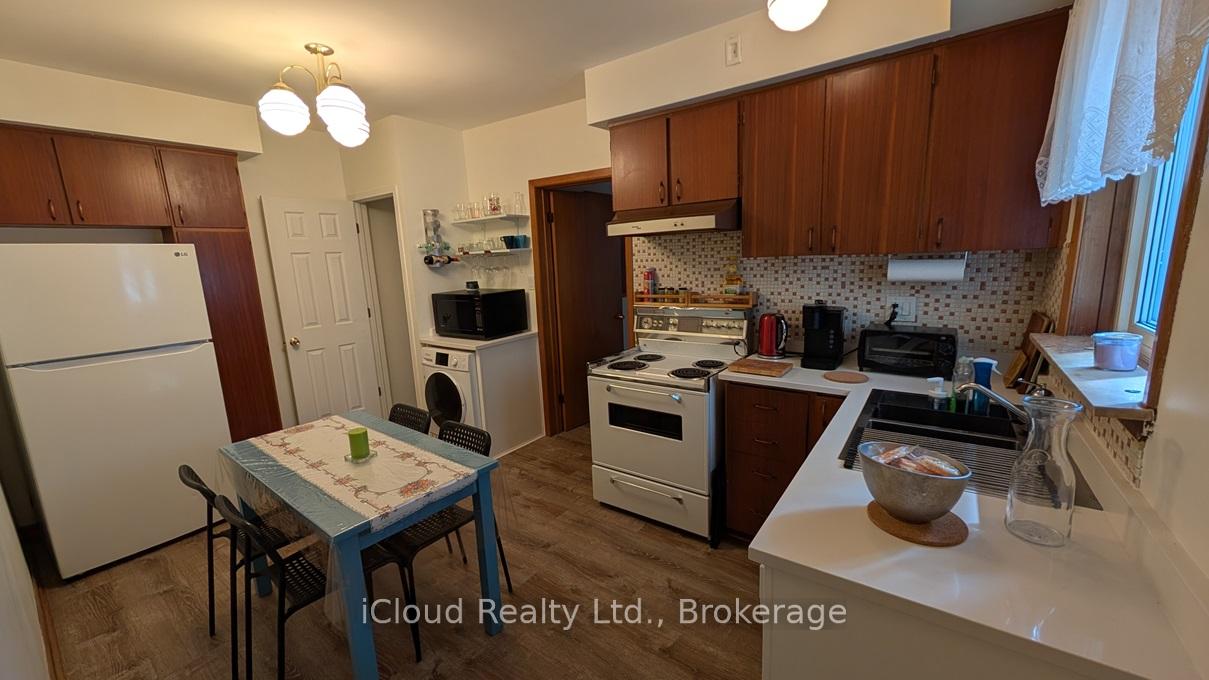 Photo 21 of 25 Rockvale Avenue W, Toronto, Oakwood Village — HOMEH