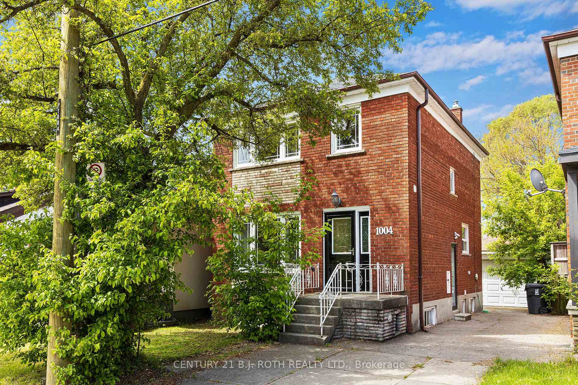 Front of 1004 Victoria Park Avenue