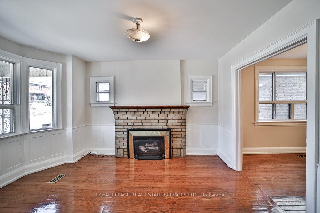 Photo 3 of 25 Earnscliffe Road, Toronto, Oakwood Village — HOMEH