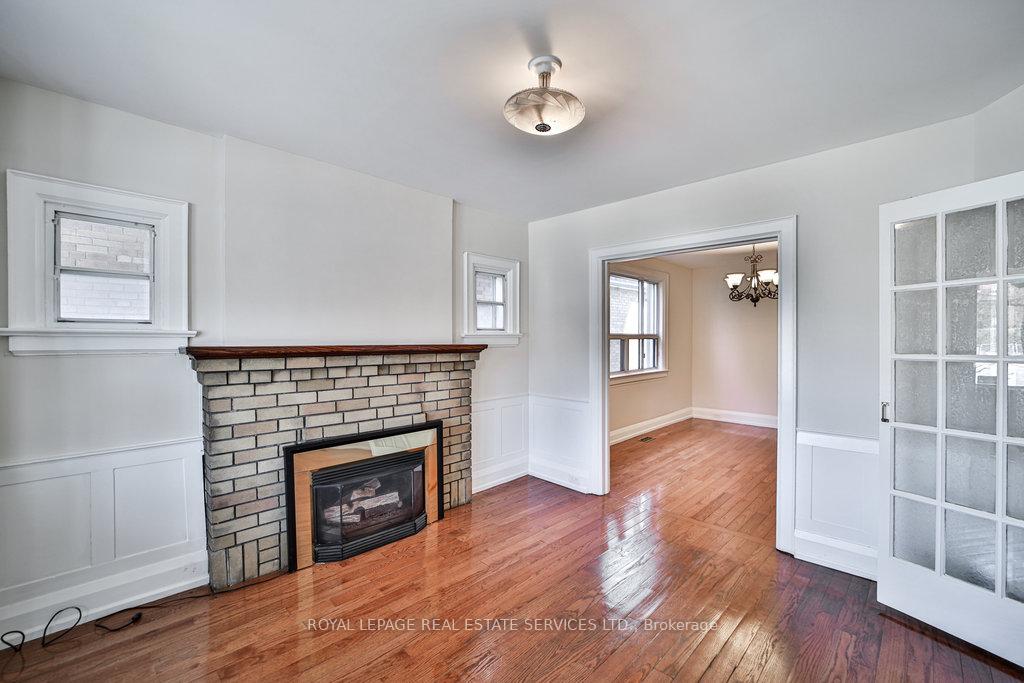 Photo 4 of 25 Earnscliffe Road, Toronto, Oakwood Village — HOMEH