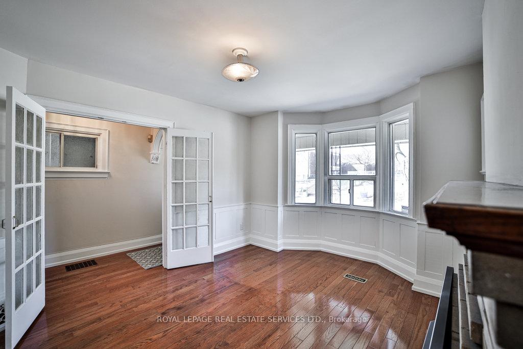 Photo 5 of 25 Earnscliffe Road, Toronto, Oakwood Village — HOMEH