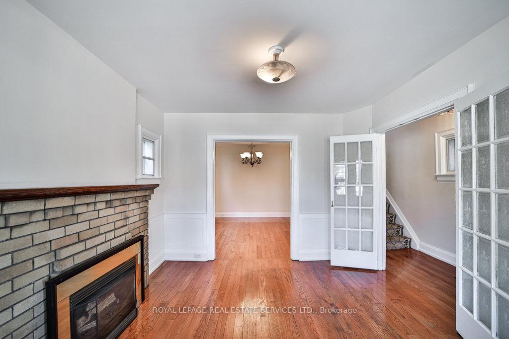 Photo 6 of 25 Earnscliffe Road, Toronto, Oakwood Village — HOMEH