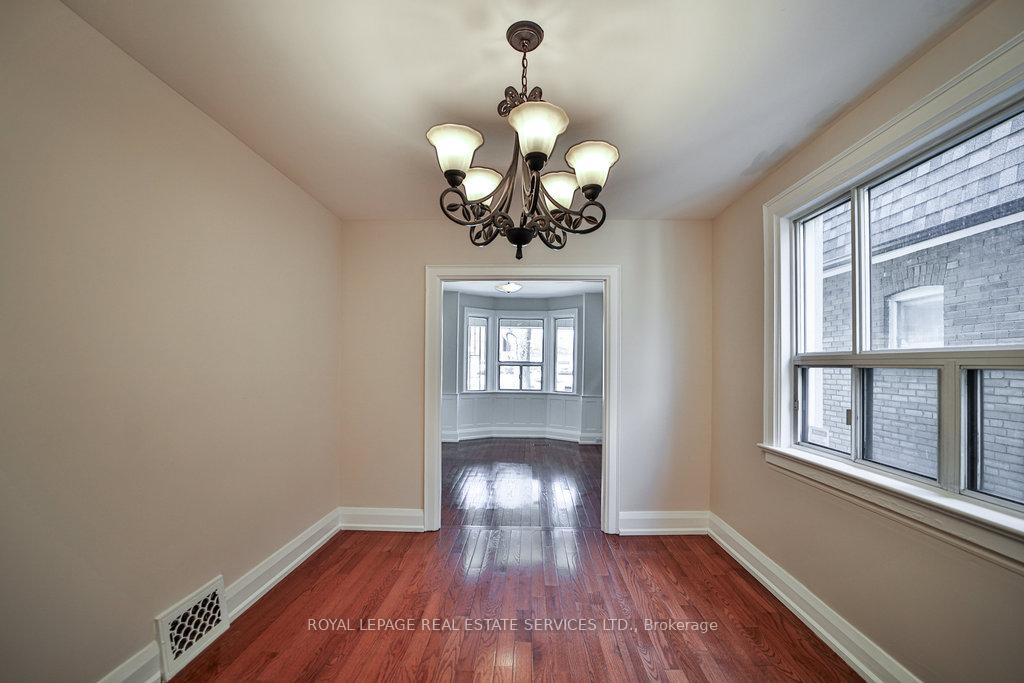 Photo 7 of 25 Earnscliffe Road, Toronto, Oakwood Village — HOMEH
