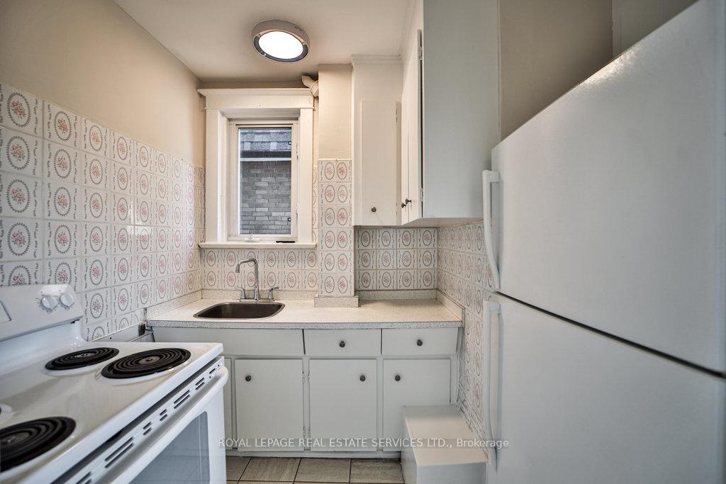 Photo 9 of 25 Earnscliffe Road, Toronto, Oakwood Village — HOMEH