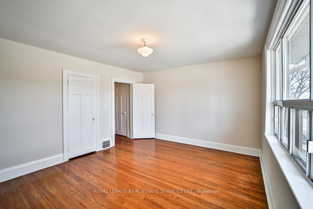 Photo 15 of 25 Earnscliffe Road, Toronto, Oakwood Village — HOMEH