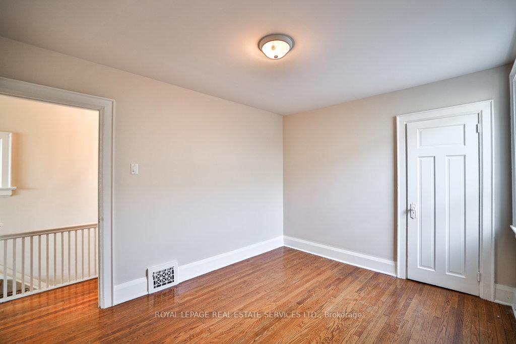 Photo 18 of 25 Earnscliffe Road, Toronto, Oakwood Village — HOMEH