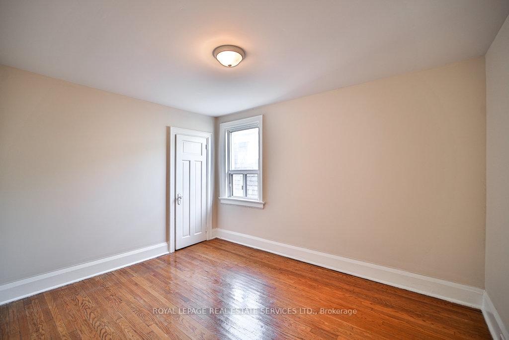 Photo 19 of 25 Earnscliffe Road, Toronto, Oakwood Village — HOMEH