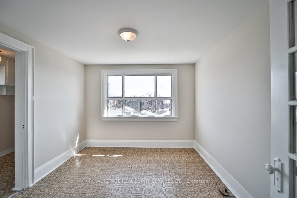 Photo 23 of 25 Earnscliffe Road, Toronto, Oakwood Village — HOMEH