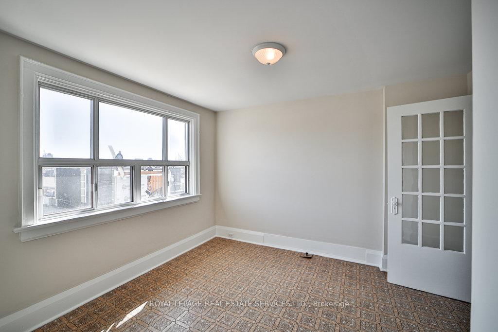 Photo 24 of 25 Earnscliffe Road, Toronto, Oakwood Village — HOMEH