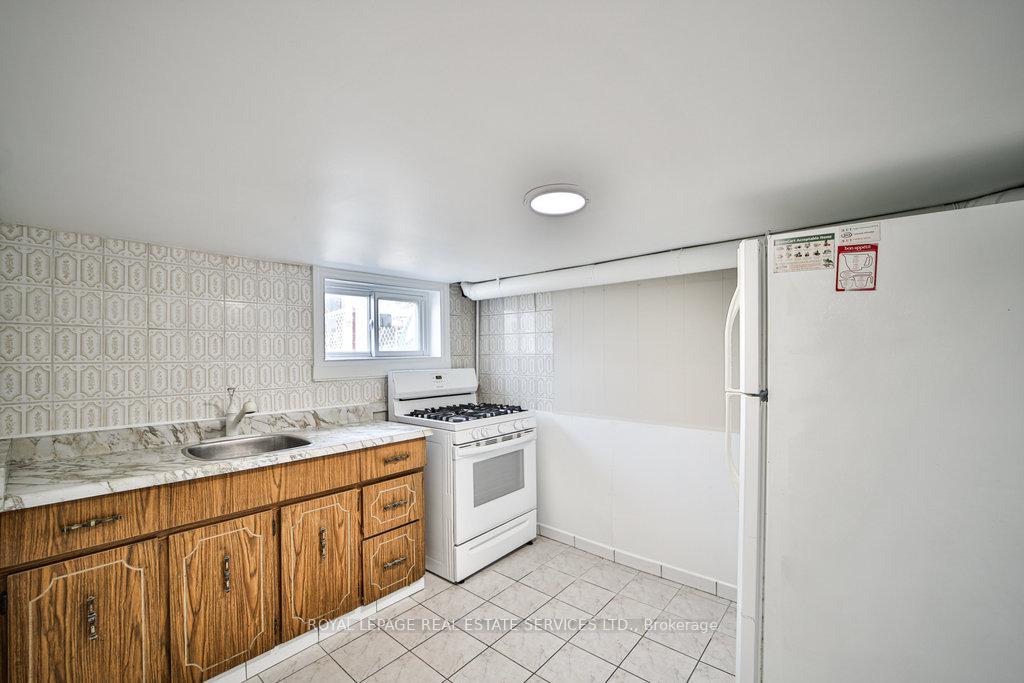 Photo 28 of 25 Earnscliffe Road, Toronto, Oakwood Village — HOMEH