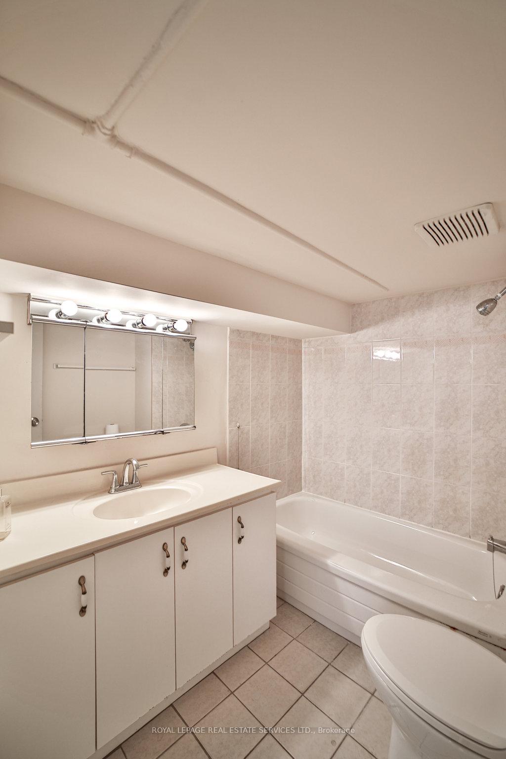 Photo 31 of 25 Earnscliffe Road, Toronto, Oakwood Village — HOMEH