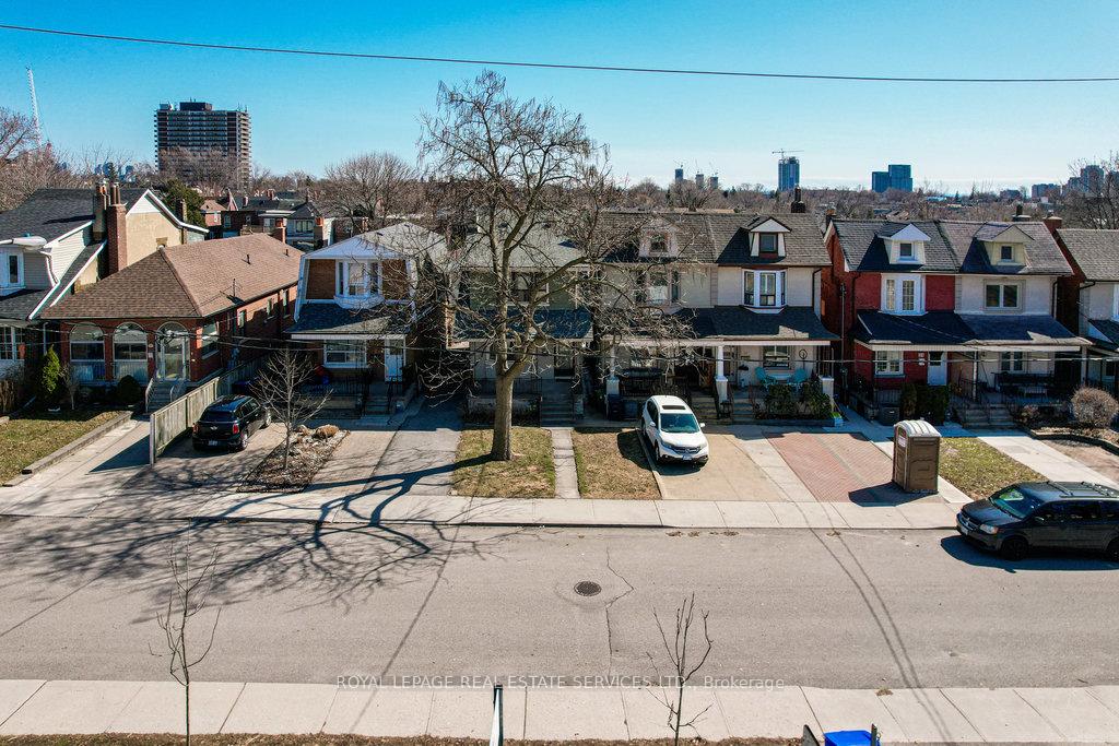 Photo 34 of 25 Earnscliffe Road, Toronto, Oakwood Village — HOMEH