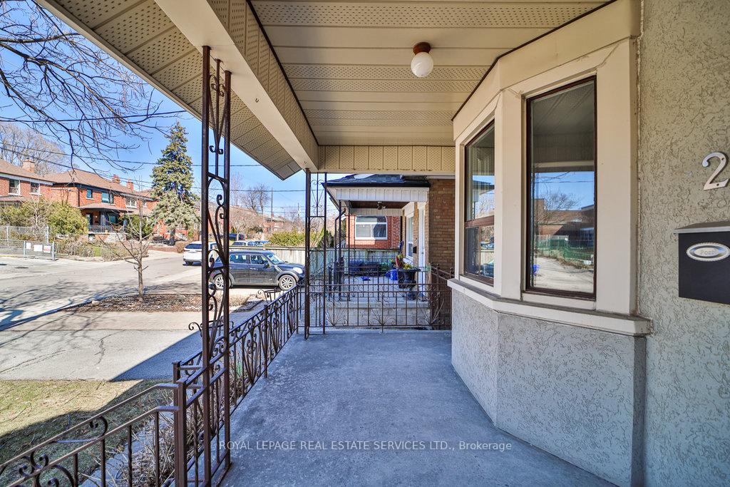 Photo 39 of 25 Earnscliffe Road, Toronto, Oakwood Village — HOMEH