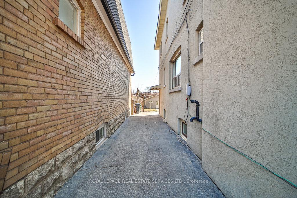 Photo 40 of 25 Earnscliffe Road, Toronto, Oakwood Village — HOMEH