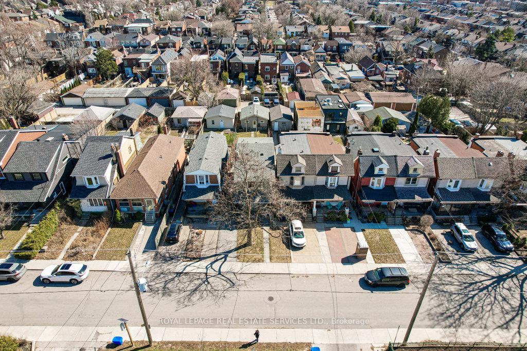 Photo 43 of 25 Earnscliffe Road, Toronto, Oakwood Village — HOMEH