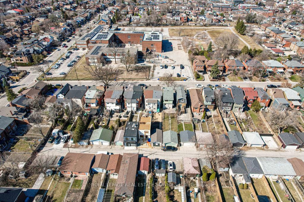 Photo 44 of 25 Earnscliffe Road, Toronto, Oakwood Village — HOMEH