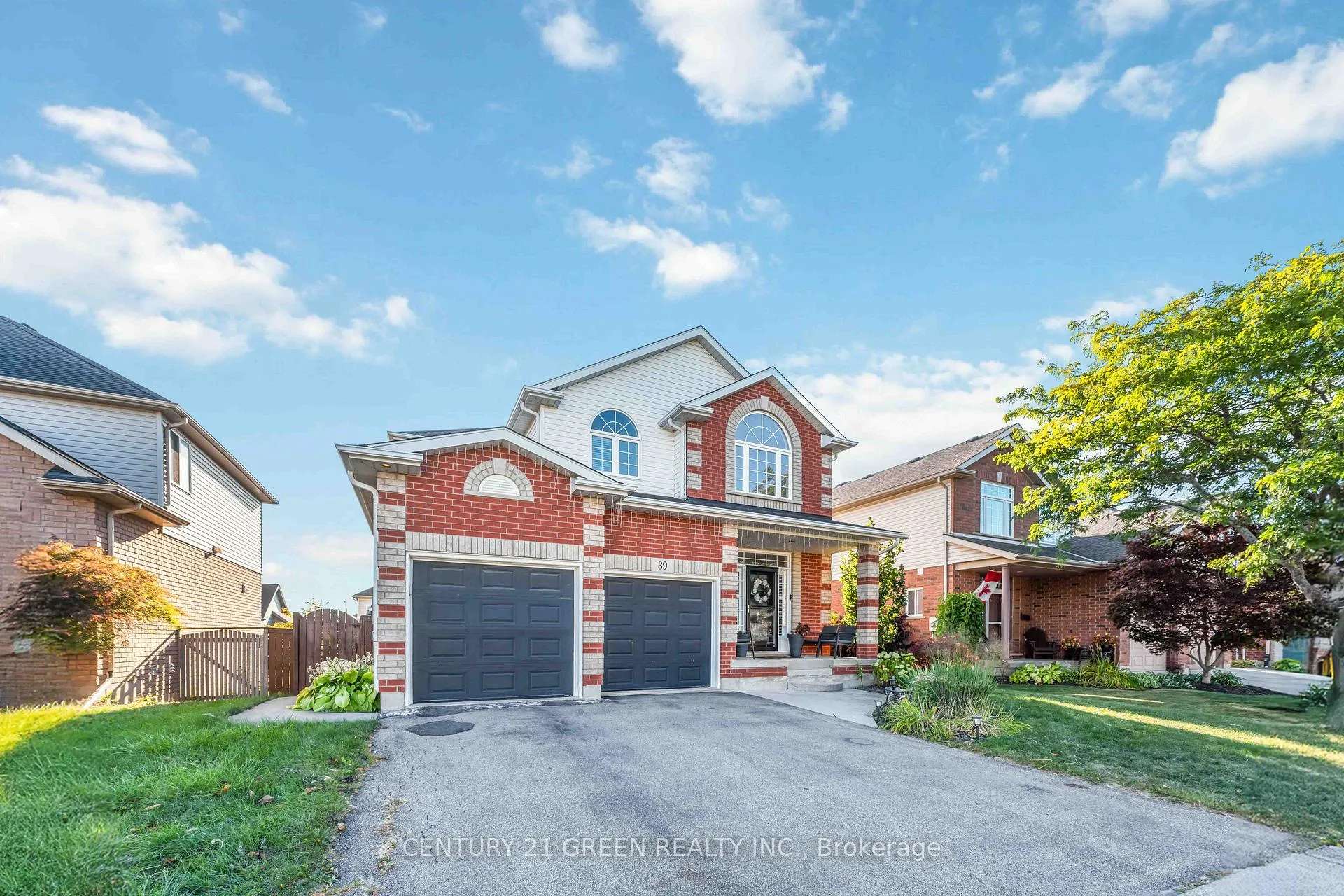 Photo 4 of 39 Honey Locust Circle, Thorold, Confederation Heights — HOMEH