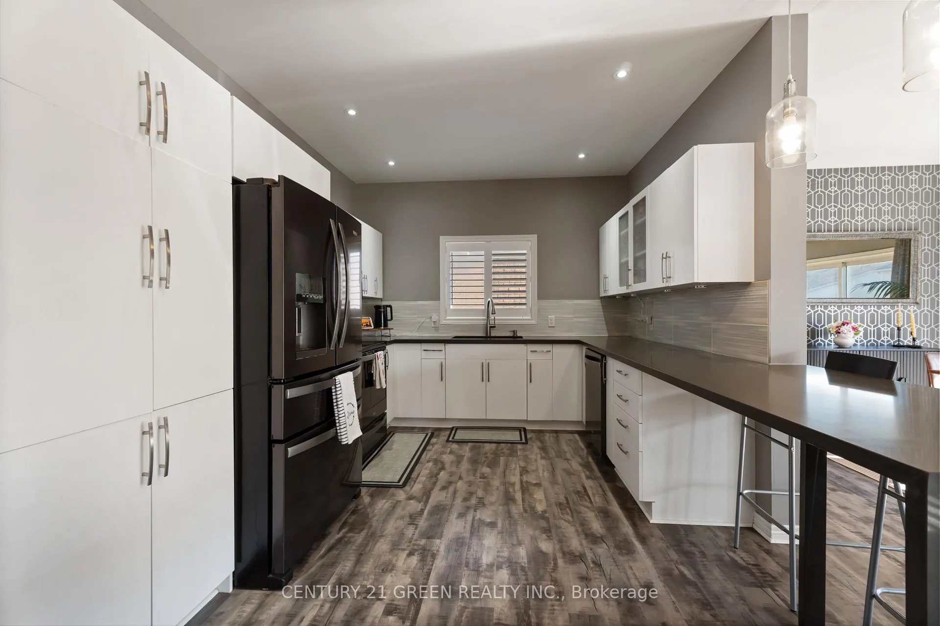 Photo 12 of 39 Honey Locust Circle, Thorold, Confederation Heights — HOMEH
