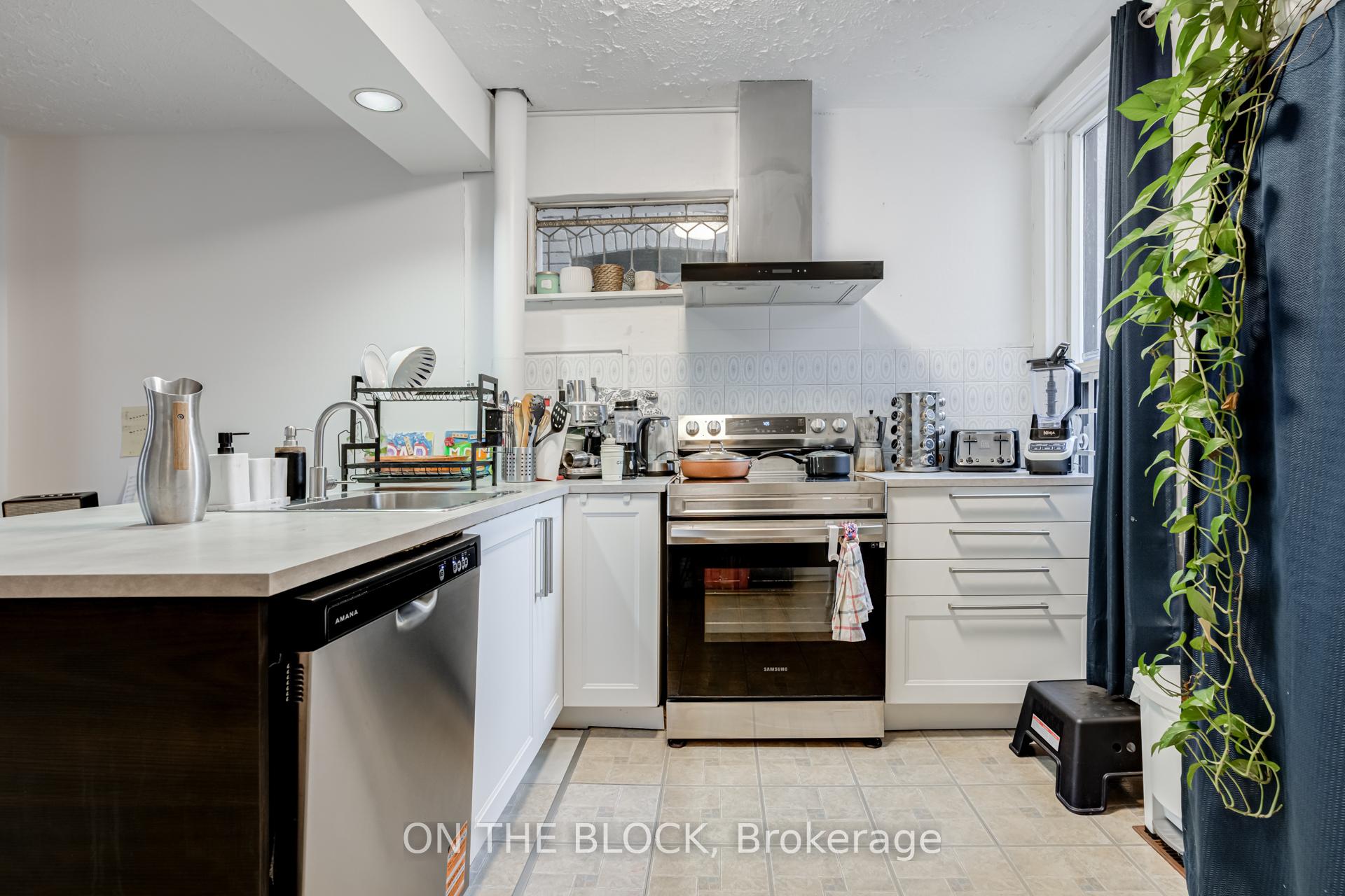 Photo 5 of 11 Mountnoel Avenue, Toronto, Greenwood-Coxwell — HOMEH