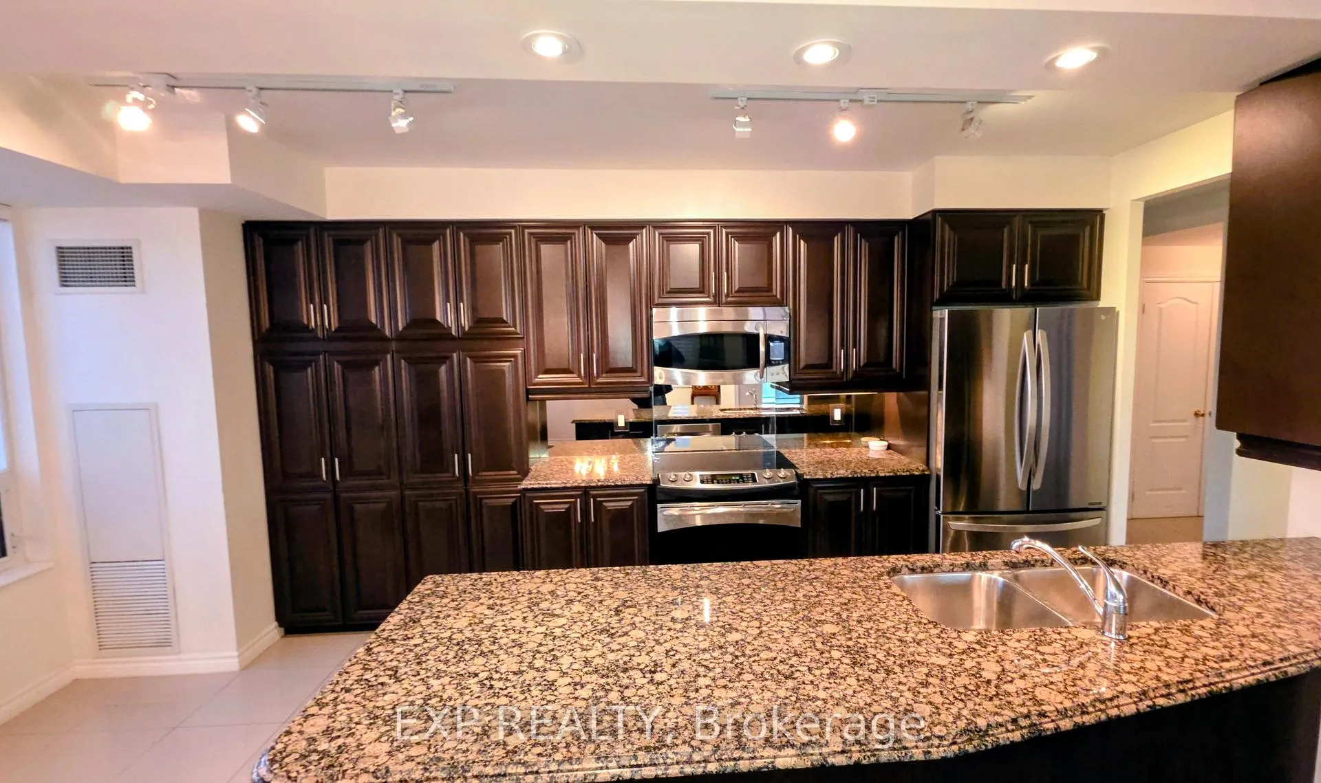 Photo 6 of Unit 1110, 88 Promenade Circle, Vaughan, Brownridge — HOMEH