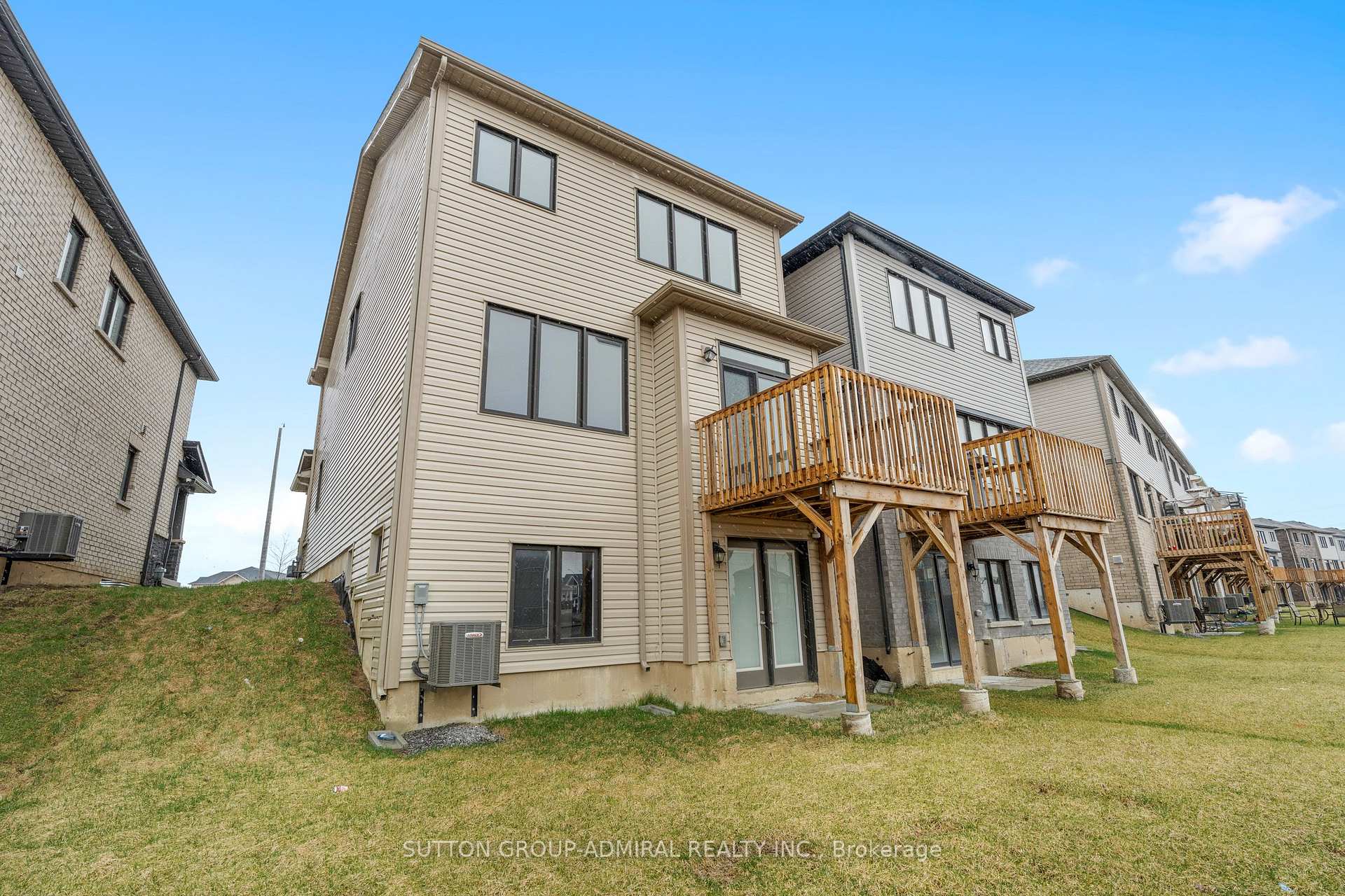 Photo 29 of 129 Vanilla Trail, Thorold, Port Robinson — HOMEH