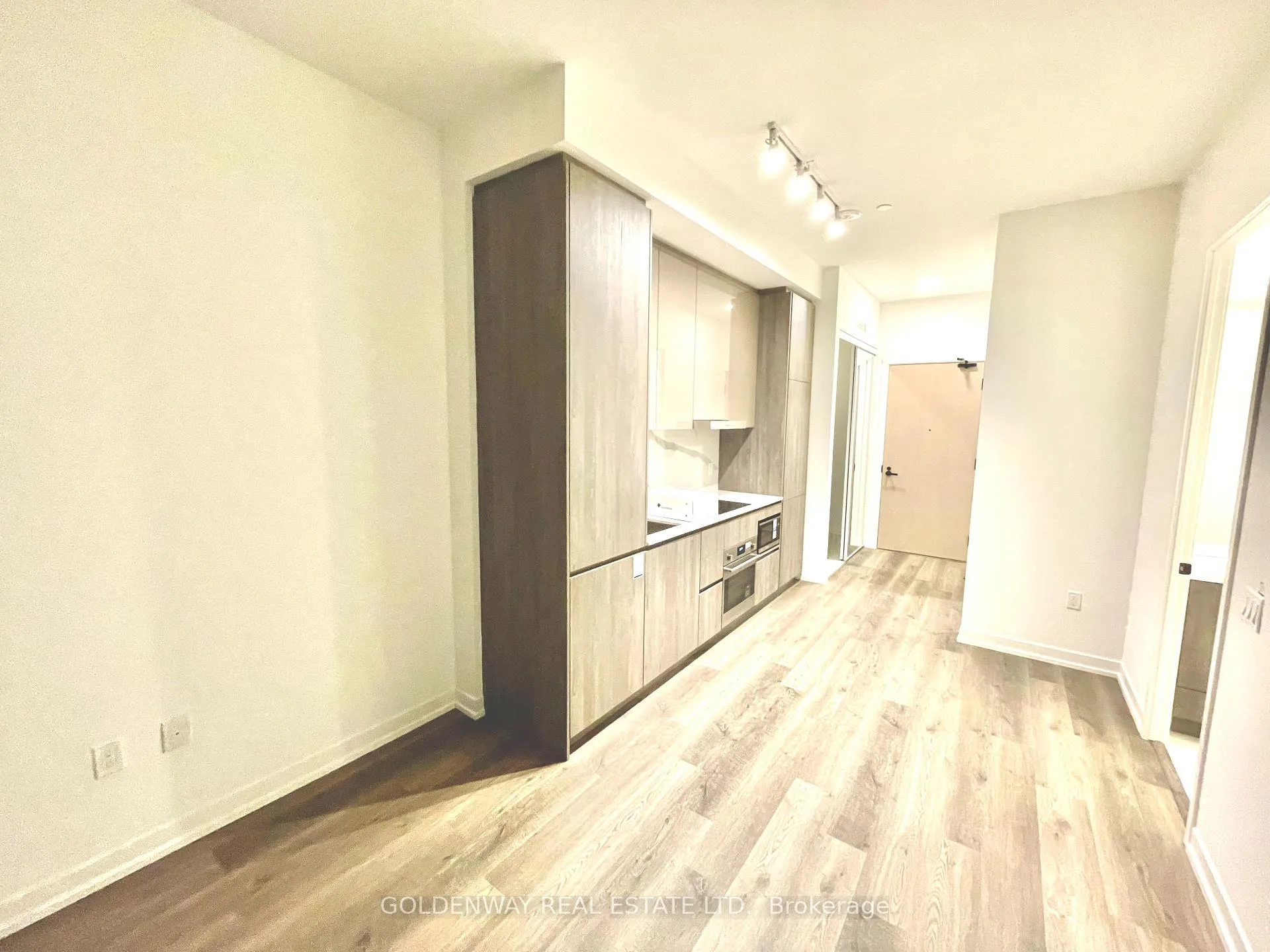 Photo 4 of Unit 3610, 8 Interchange Way, Vaughan, Vaughan Corporate Centre — HOMEH