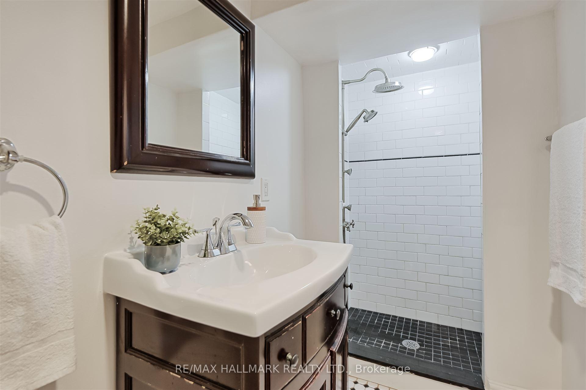 Photo 34 of 263 Withrow Avenue, Toronto, North Riverdale — HOMEH