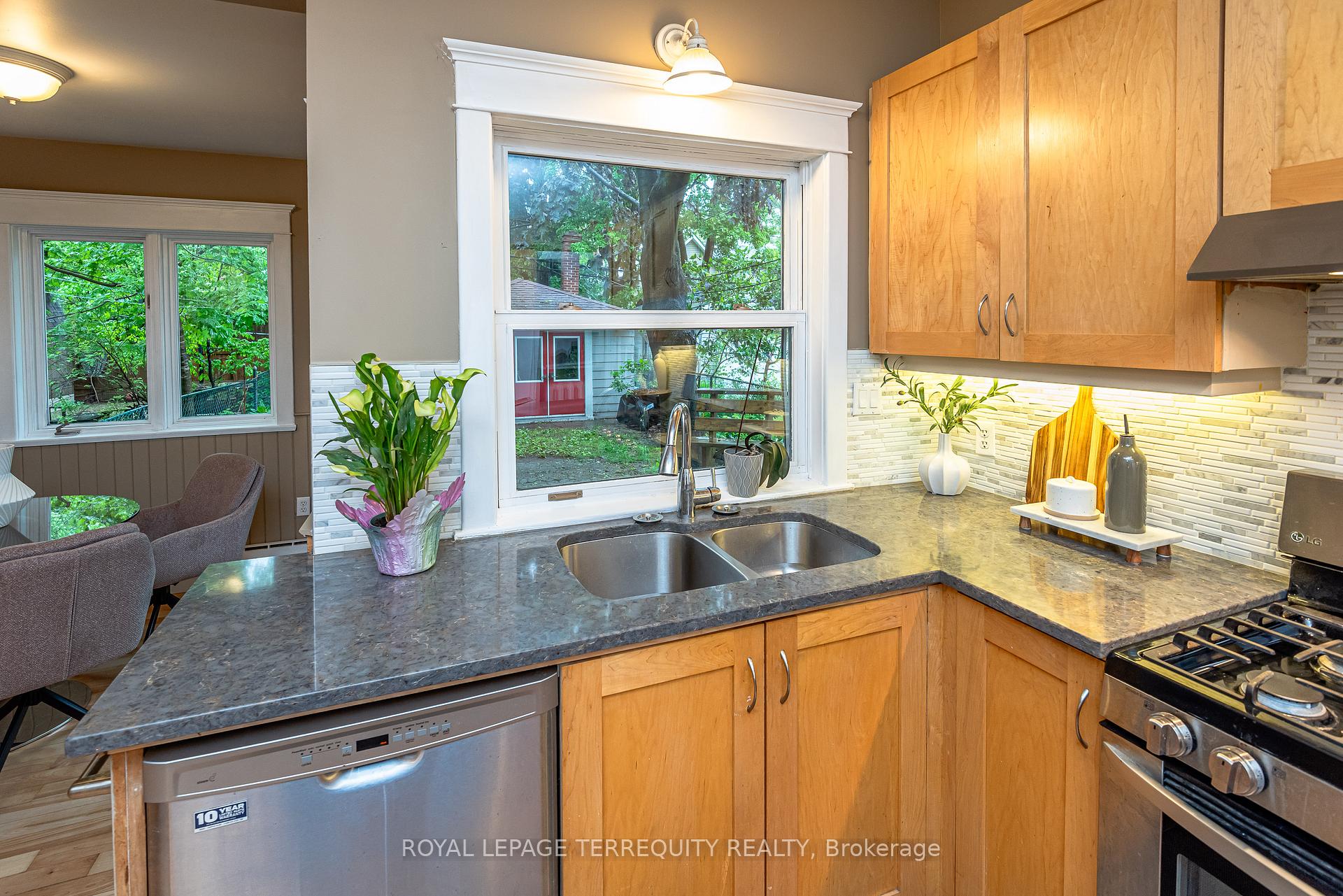Photo 17 of 75 Hiawatha Road, Toronto, Greenwood-Coxwell — HOMEH