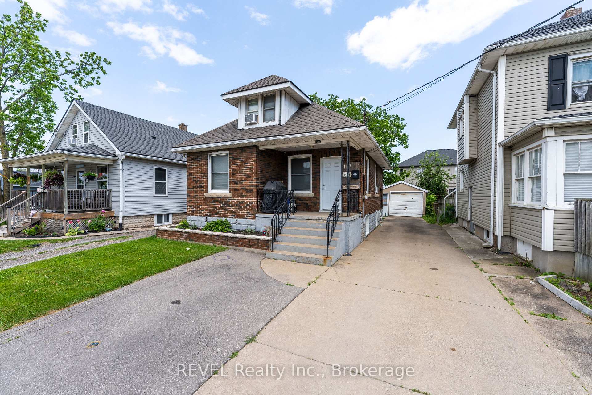 Photo 2 of 114 1/2 Pine Street S, Thorold, Thorold Downtown — HOMEH
