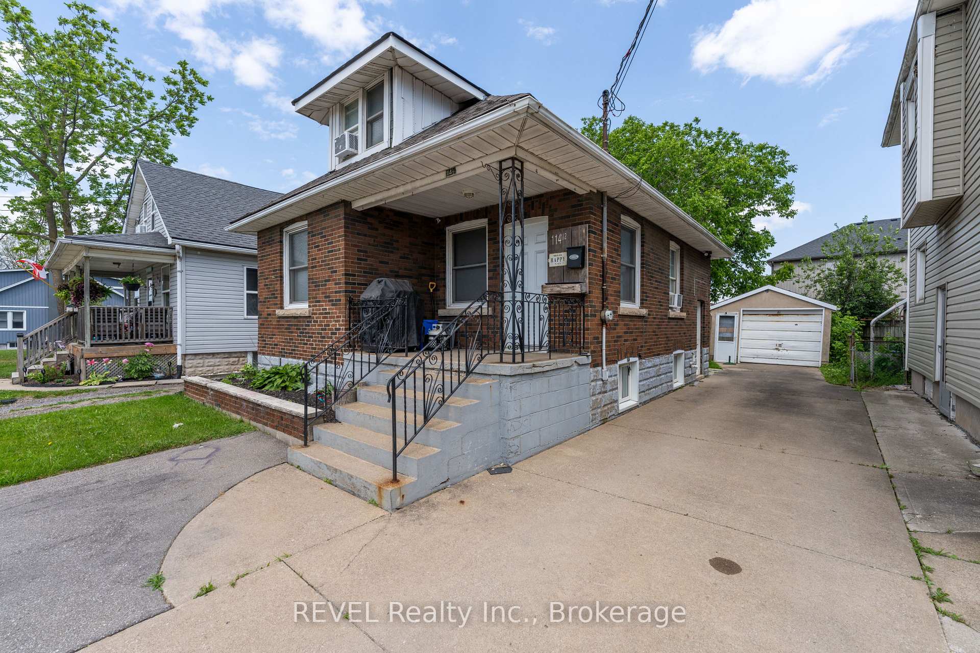 Photo 3 of 114 1/2 Pine Street S, Thorold, Thorold Downtown — HOMEH
