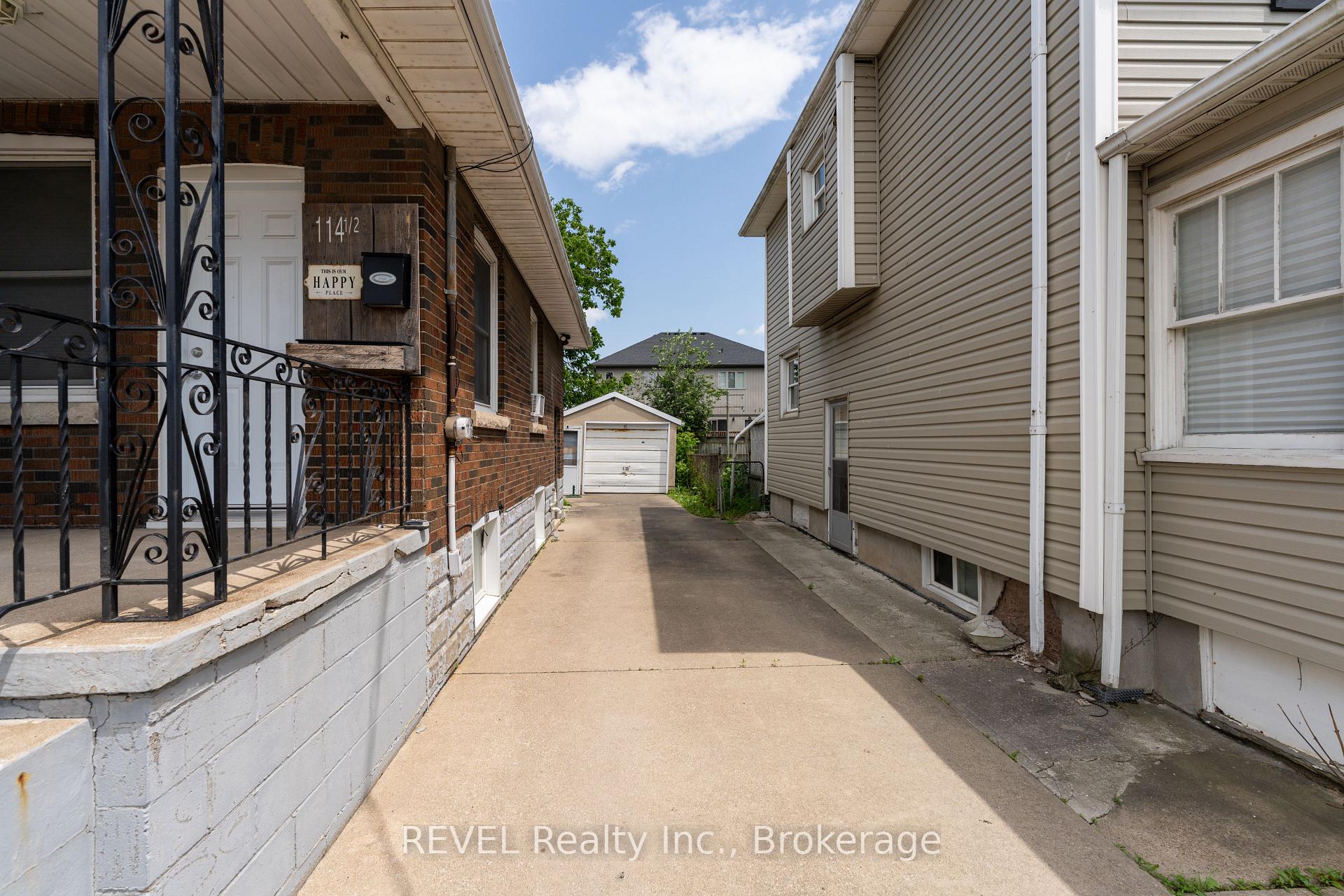 Photo 5 of 114 1/2 Pine Street S, Thorold, Thorold Downtown — HOMEH