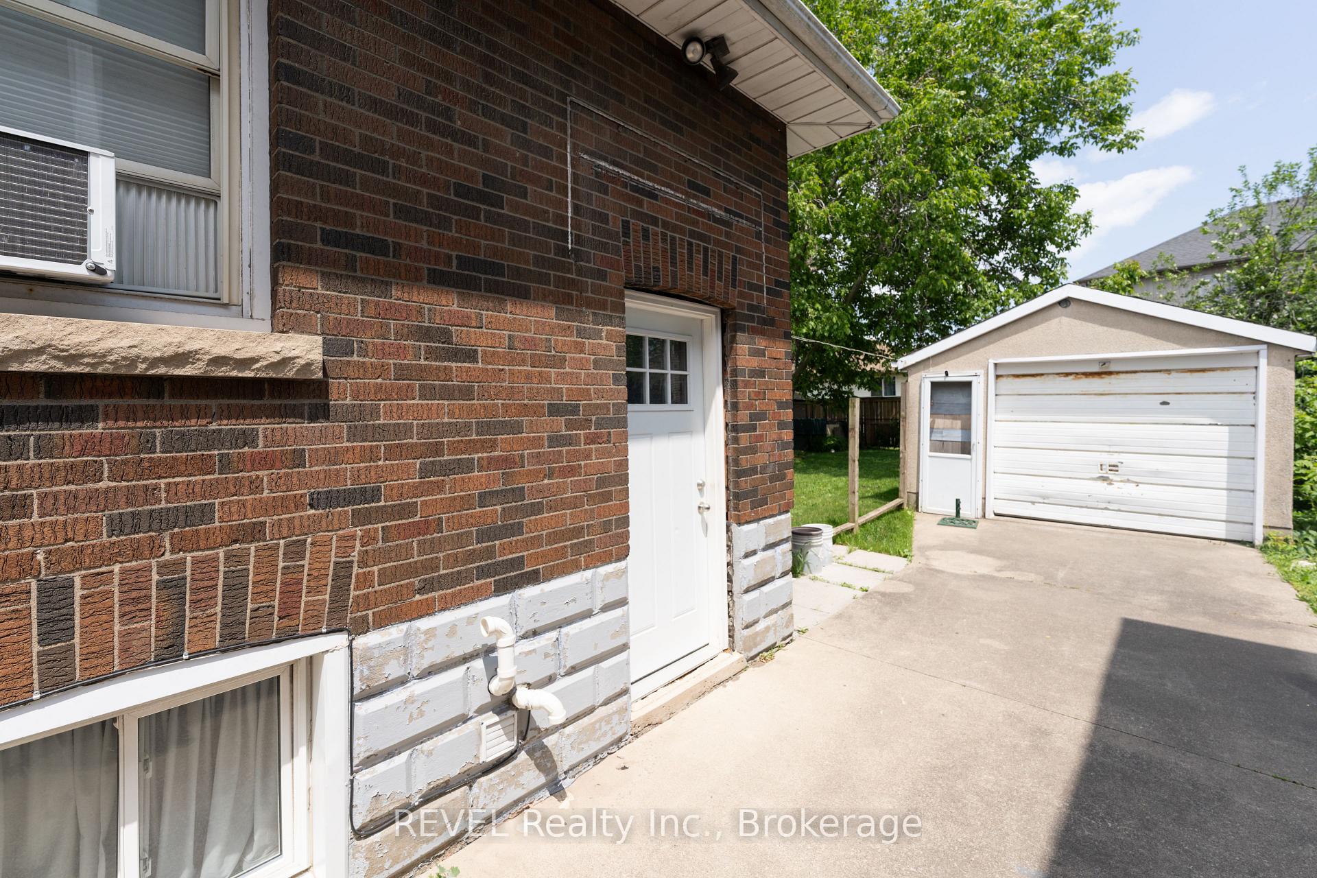 Photo 6 of 114 1/2 Pine Street S, Thorold, Thorold Downtown — HOMEH