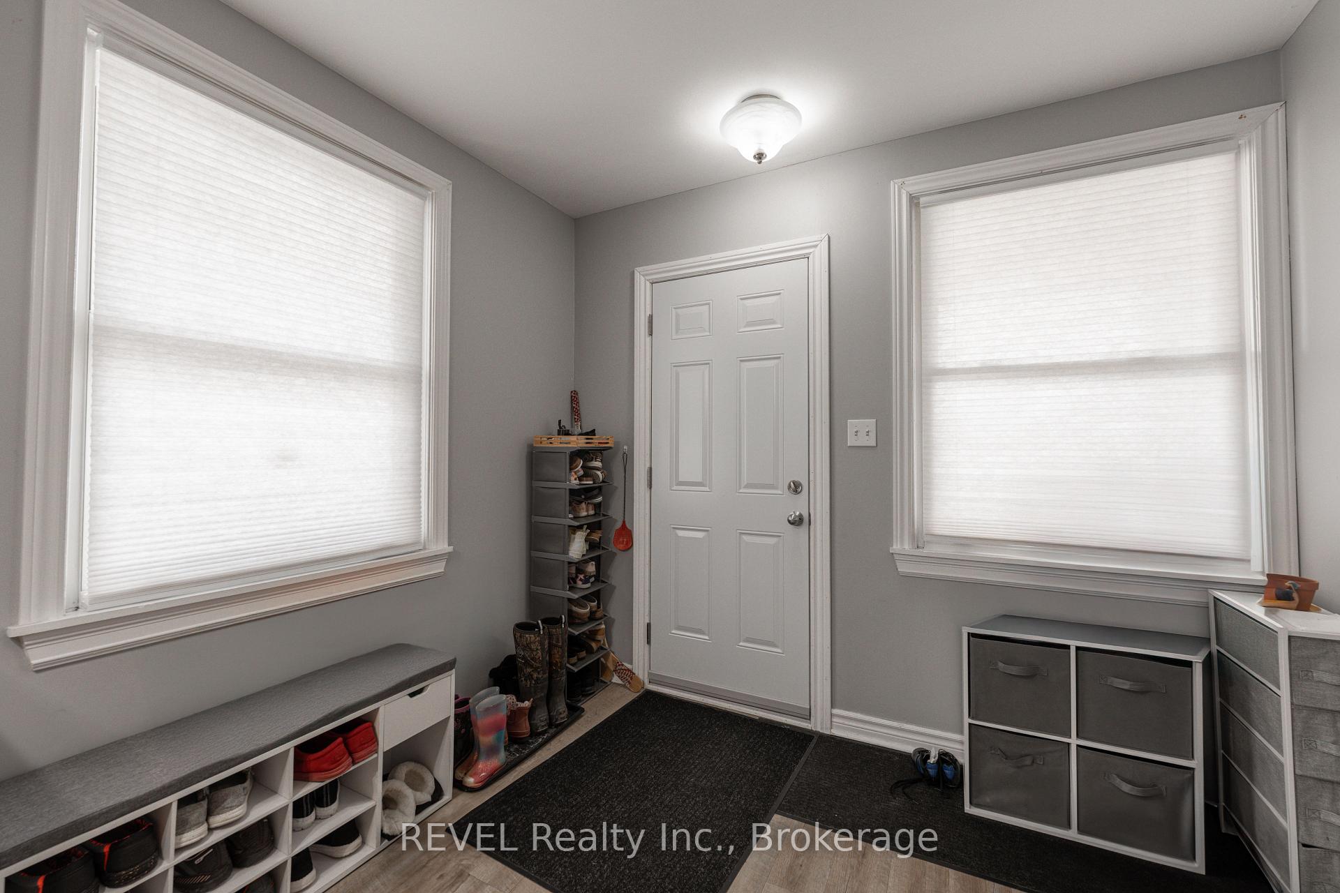 Photo 10 of 114 1/2 Pine Street S, Thorold, Thorold Downtown — HOMEH