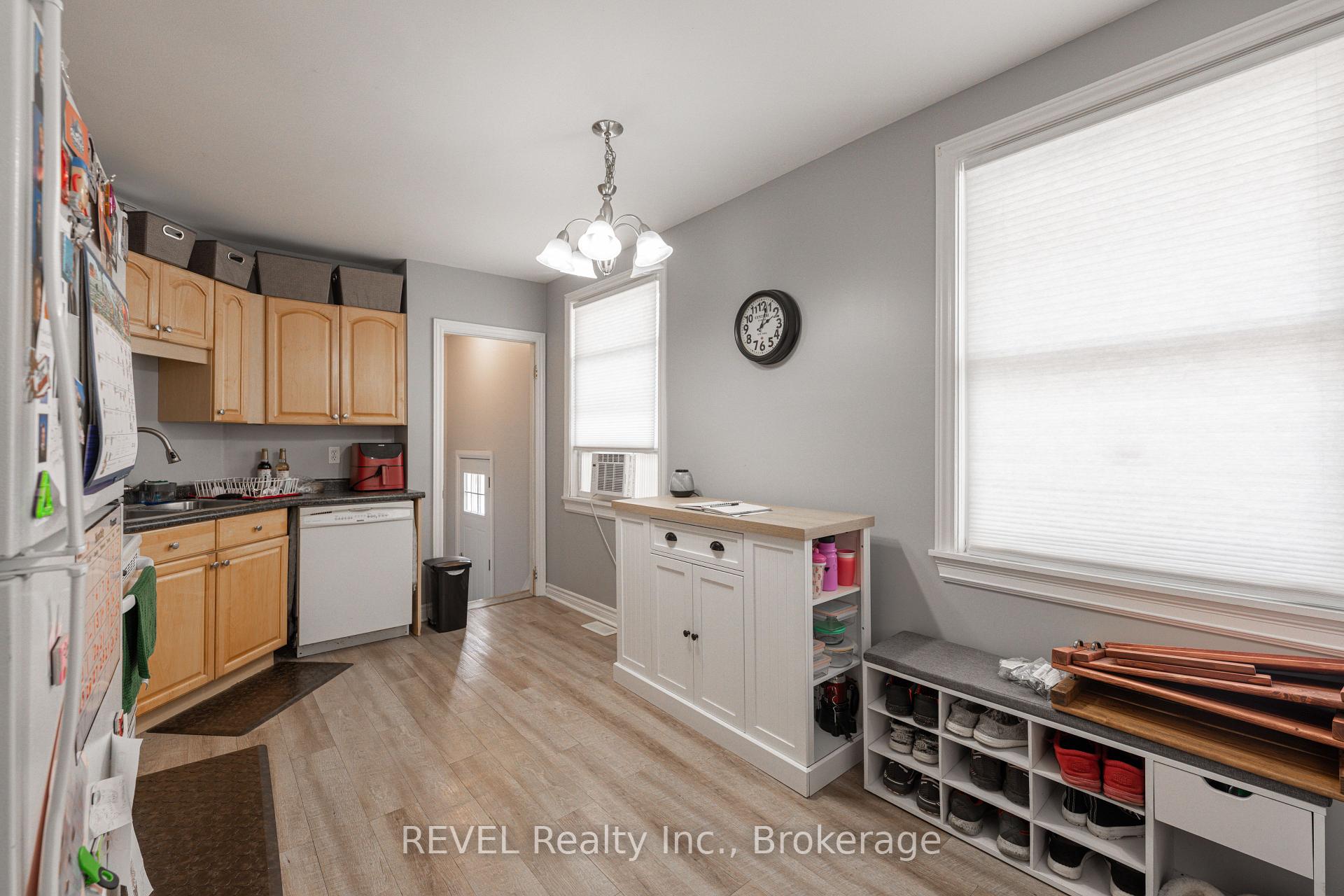 Photo 11 of 114 1/2 Pine Street S, Thorold, Thorold Downtown — HOMEH