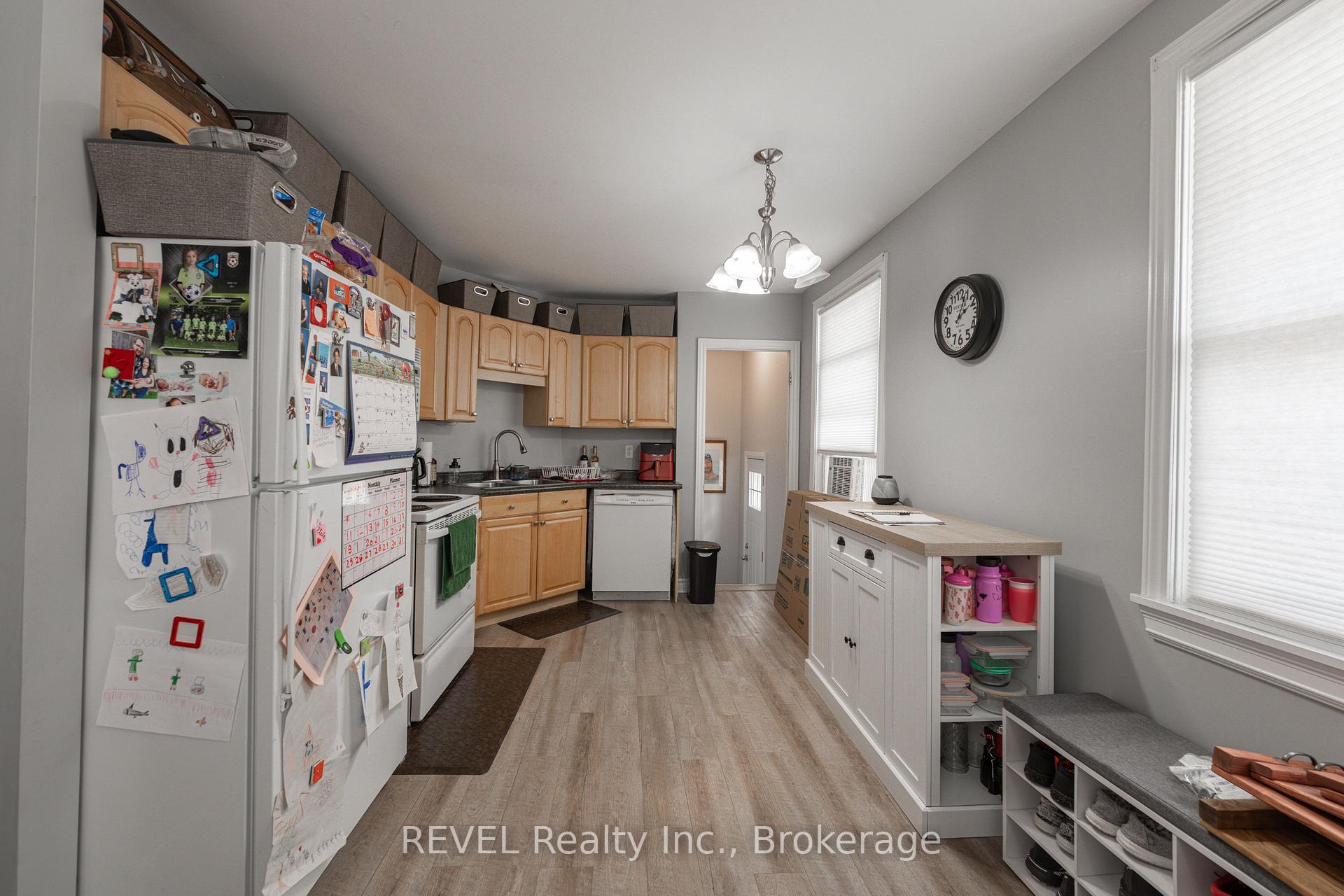 Photo 14 of 114 1/2 Pine Street S, Thorold, Thorold Downtown — HOMEH